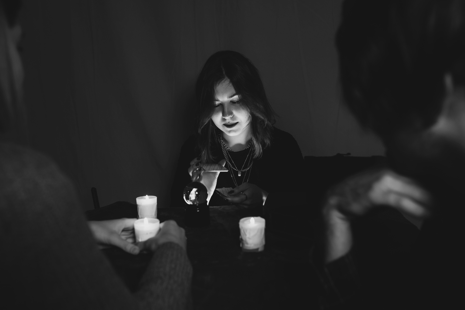 group-of-people-and-woman-fortune-teller-with-crys-BTYKBJ2.jpg